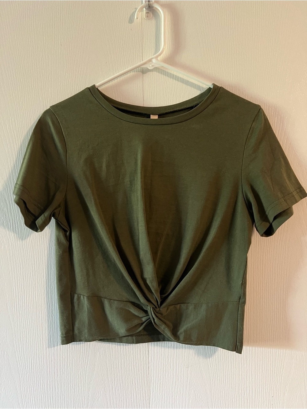 Women's Twist-Front Crop Tops (4)